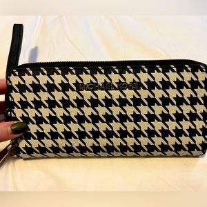 Black & White Houndstooth Jet Set Travel Leather Wallet